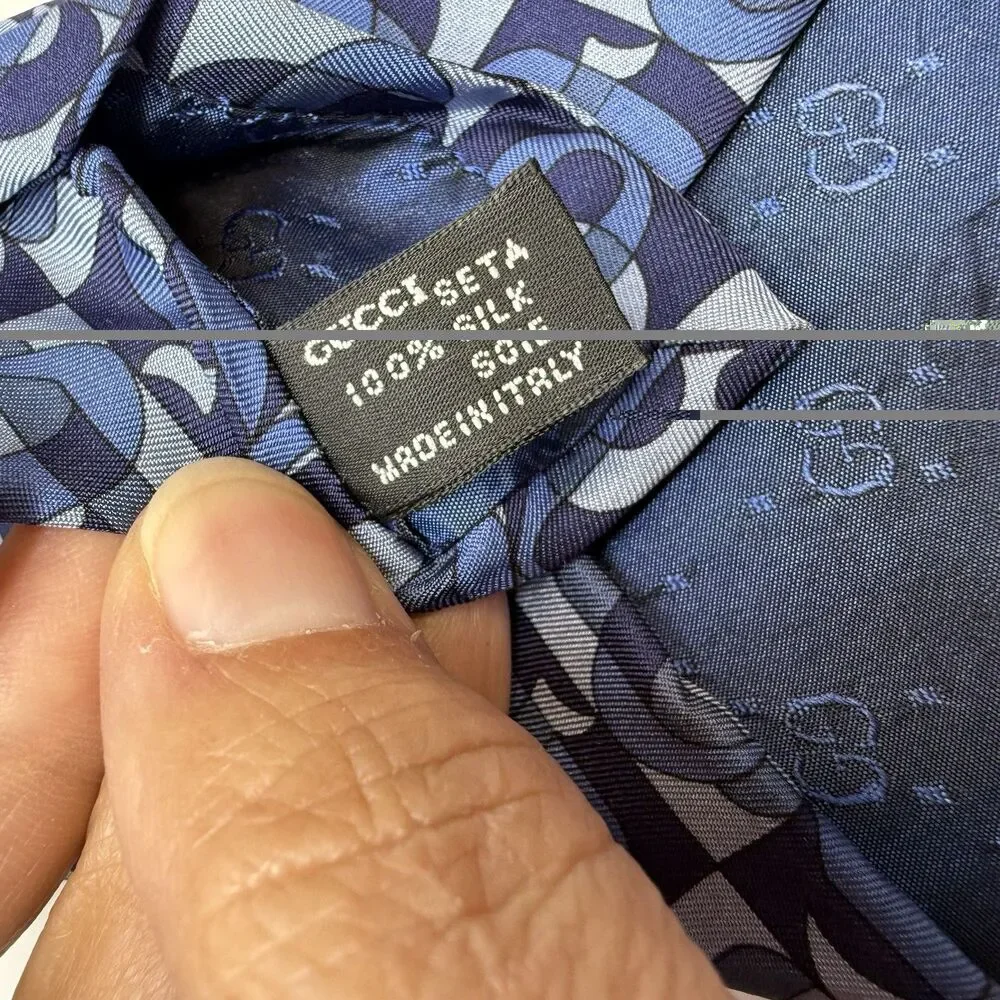 GUCCI Made In Italy Blue Geometric 100% Silk Tie